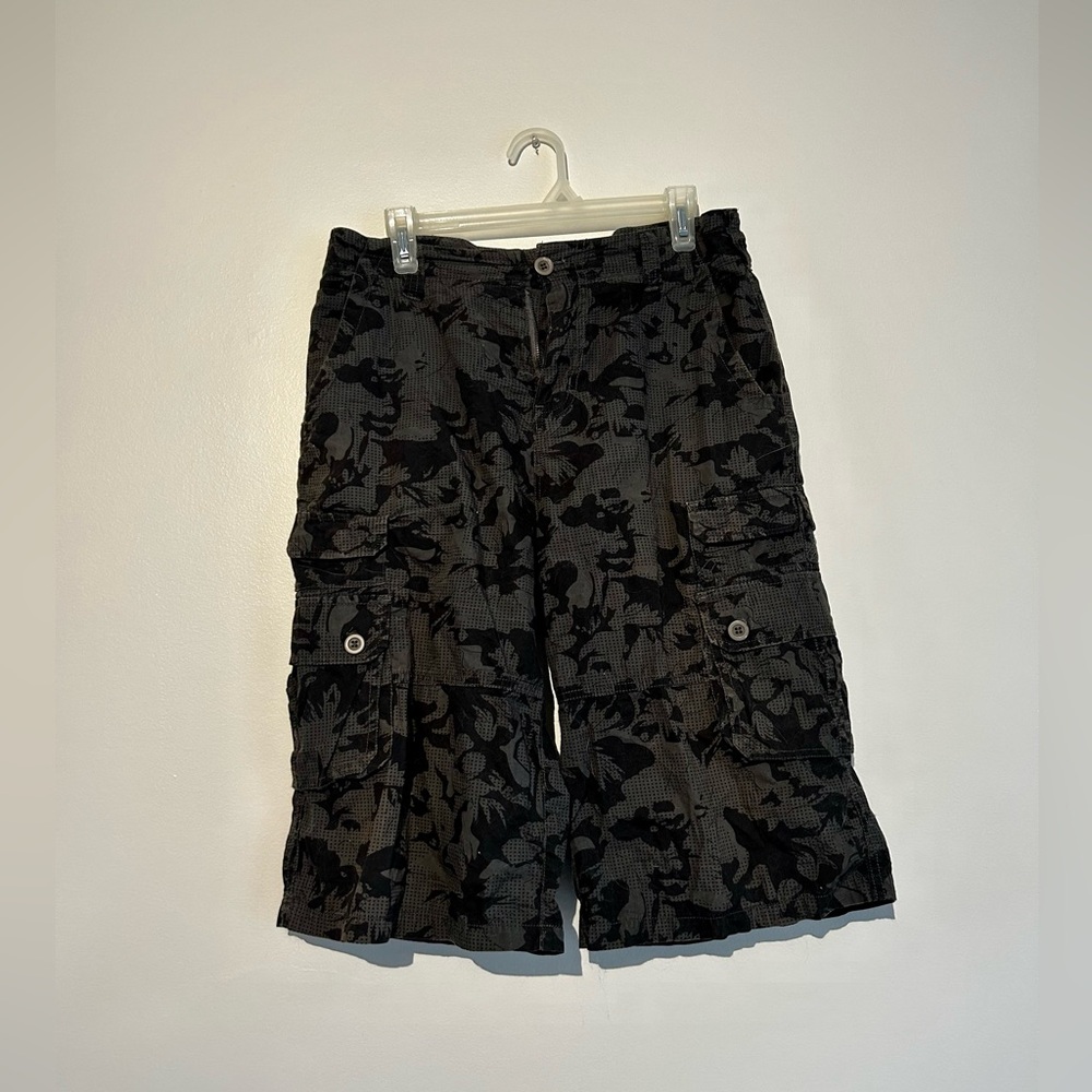 Vibe 100% Cotton Camo Cargo Shorts - Size 30